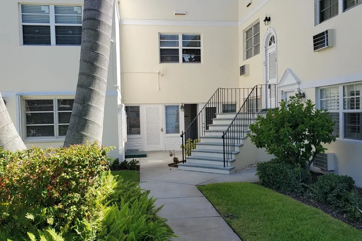 31 S Golfview Rd, Lake Worth Beach: photo 1 of 17