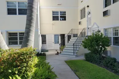31 S Golfview Rd, Lake Worth Beach: photo 1 of 17