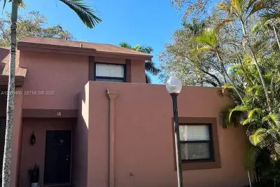 14 Chestnut Cir, Cooper City: photo 1 of 16