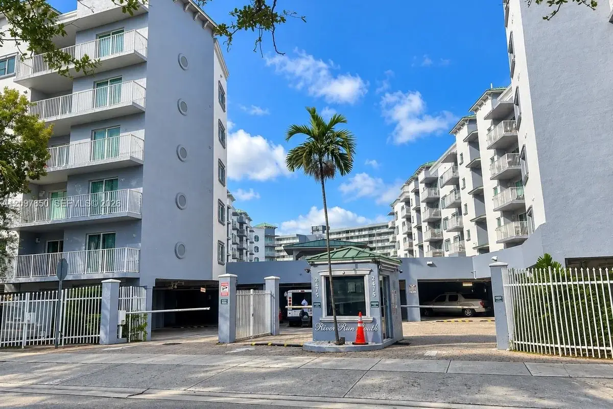 2475 NW 16th St Rd #513, Miami: photo 1 of 15