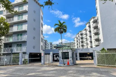 2475 NW 16th St Rd #513, Miami: photo 1 of 15