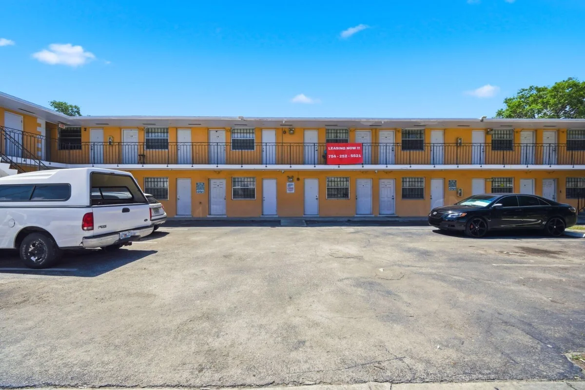750 NW 56th St #18, Miami: photo 1 of 15