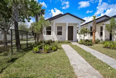 431 S F St, Lake Worth Beach: photo 1 of 31
