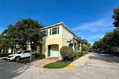 626 SW 3rd Ave, Pompano Beach: photo 1 of 29