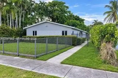 1283 NE 109th St, Miami: photo 1 of 11