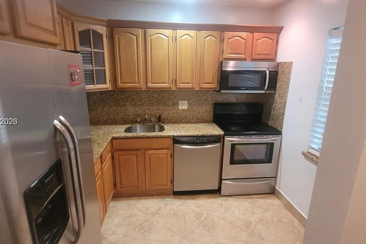 23 Abbey Ln #207, Delray Beach: photo 1 of 4