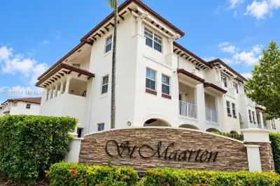 Apartment in Doral: photo 1 of 36