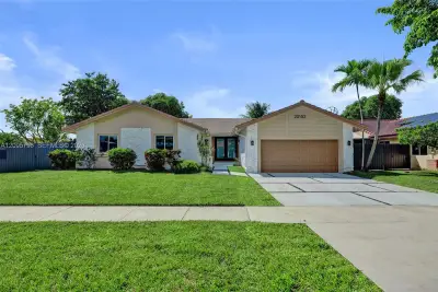 20102 NW 62nd Ave, Hialeah: photo 1 of 44