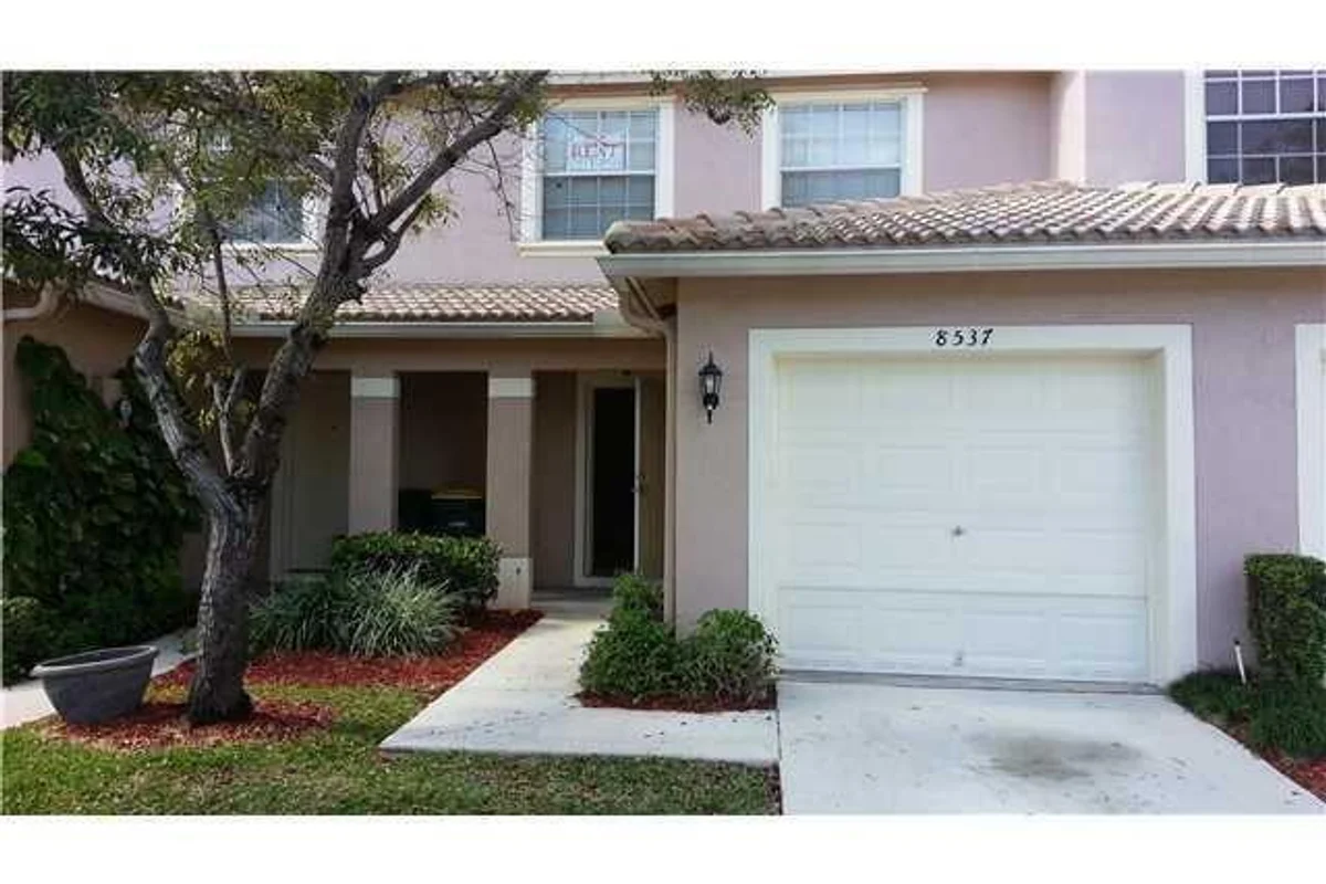 8537 W Southgate Shores Cir E, Tamarac: photo 1 of 3