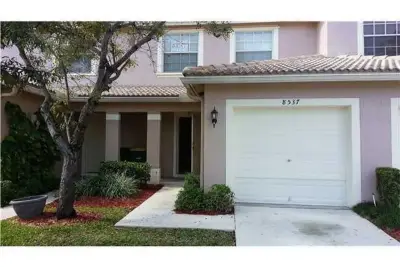 8537 W Southgate Shores Cir E, Tamarac: photo 1 of 3