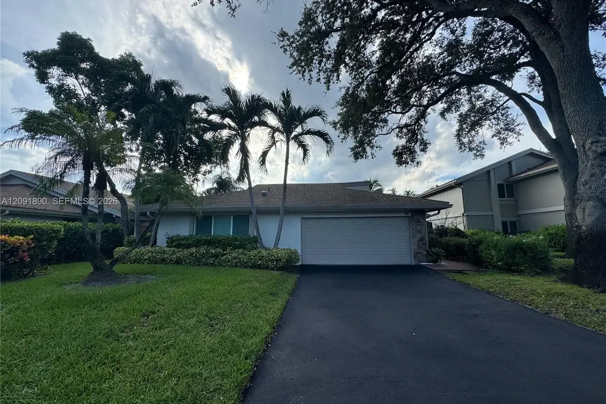 76 Ivy Rd, Hollywood: photo 1 of 59