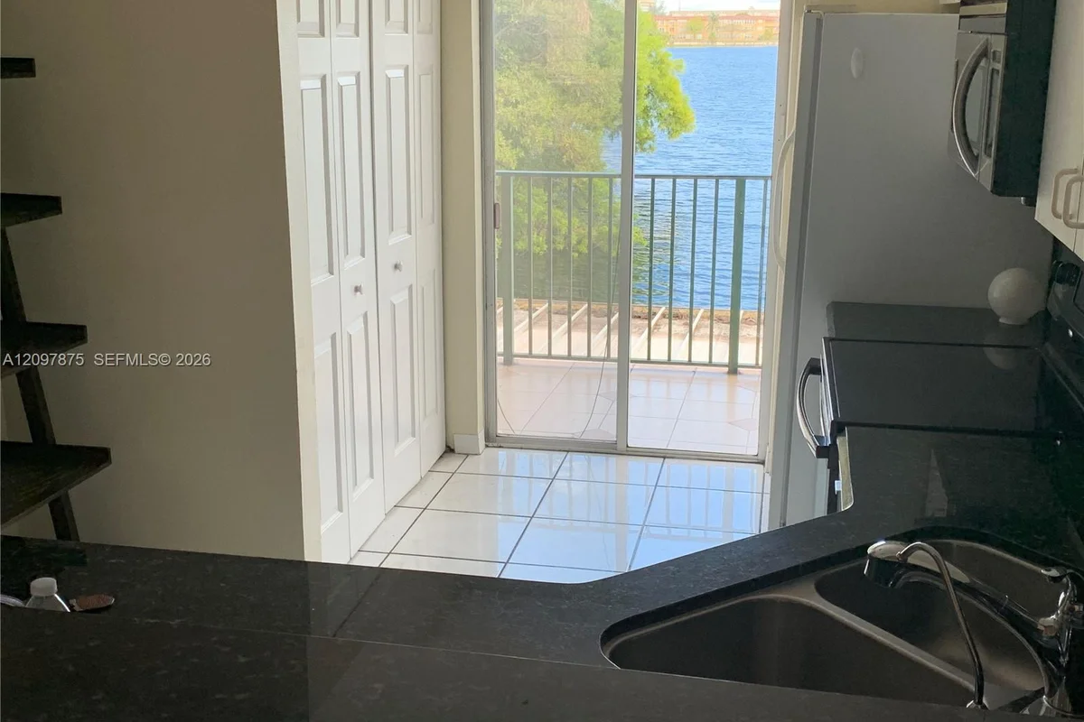 8446 NW 103rd St #201D, Hialeah Gardens: photo 1 of 10