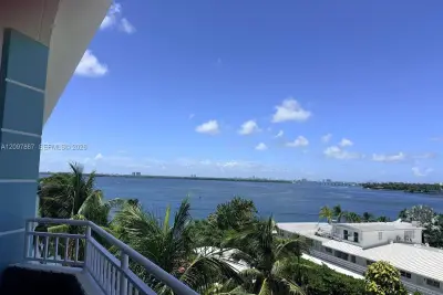 1 Century Ln #605, Miami Beach: photo 1 of 17