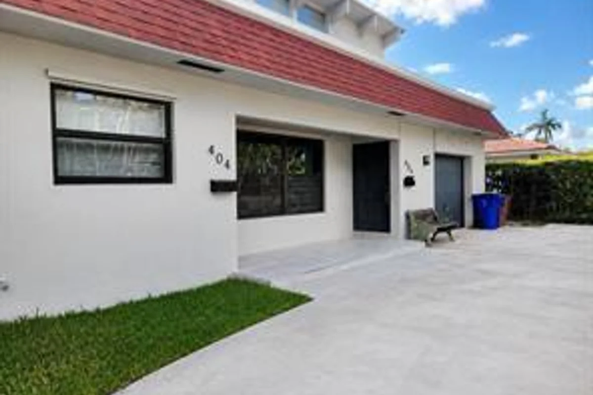 404 SE 6th Ave, Deerfield Beach: photo 1 of 7
