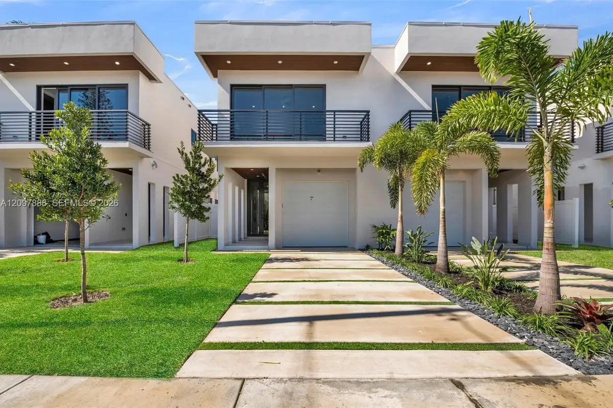 920 NE 17th Ave #B, Fort Lauderdale: photo 1 of 51