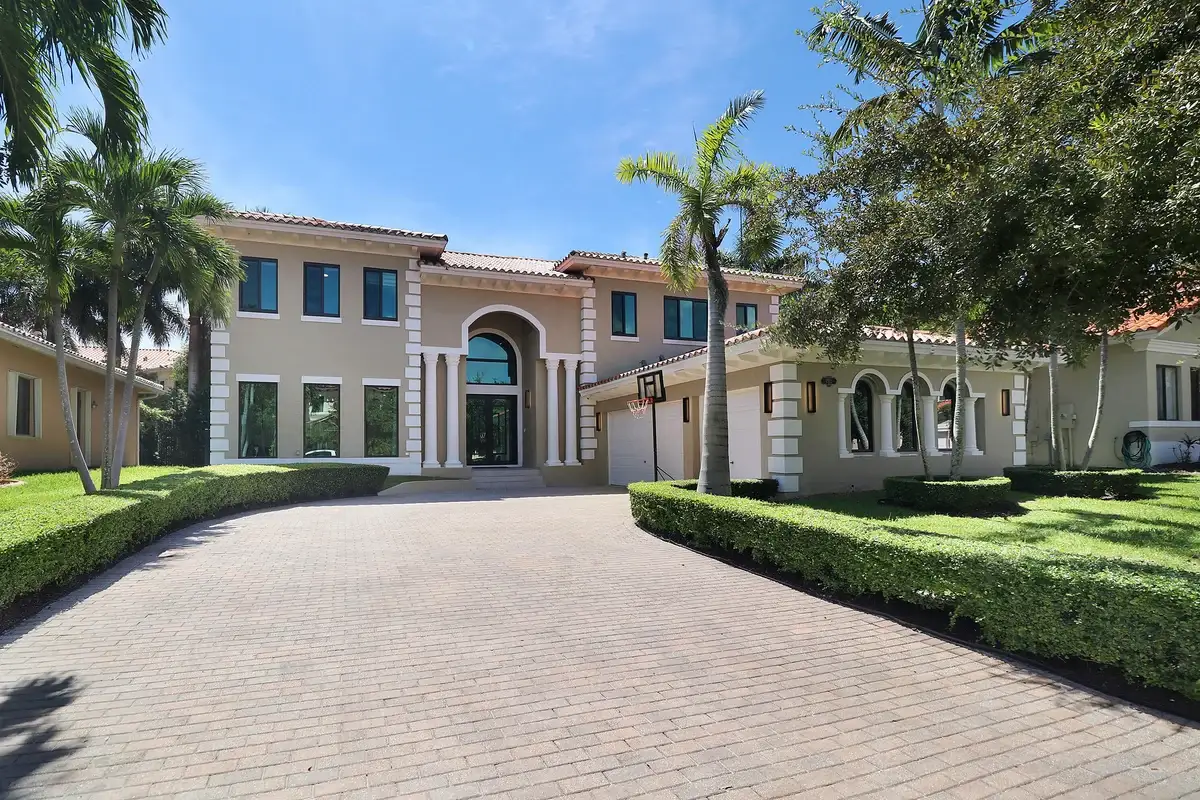 7512 SW 187th St, Cutler Bay: photo 1 of 40