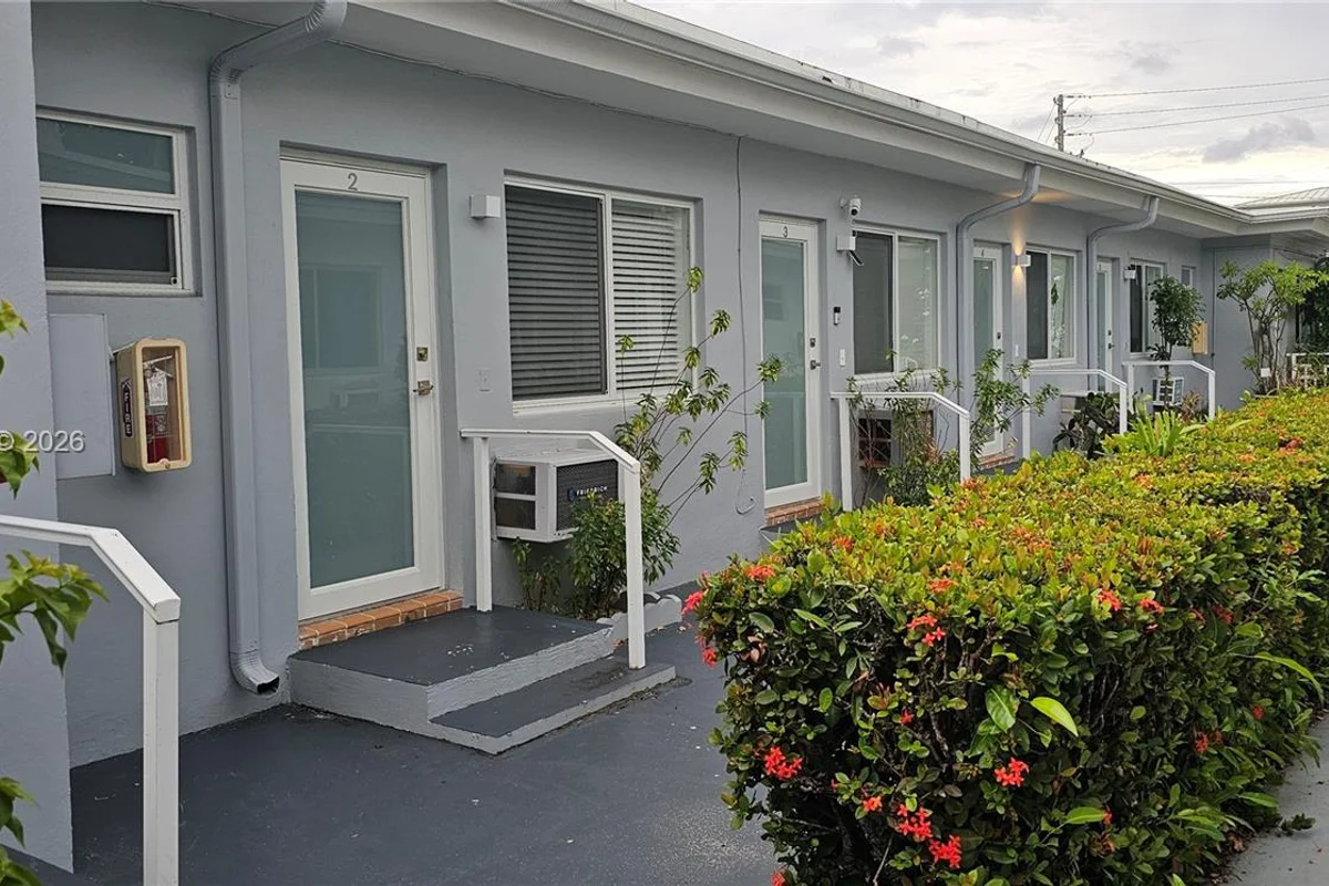 8035 Byron Ave #2, Miami Beach: photo 1 of 15