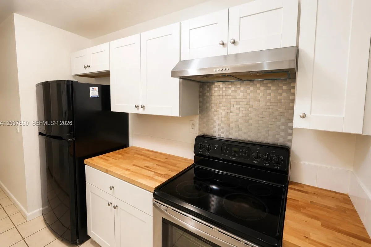 20674 NW 38th Ave, Miami Gardens: photo 1 of 15