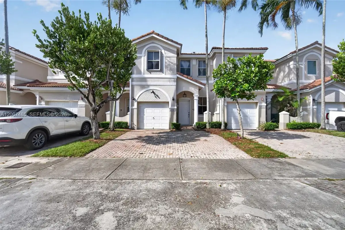 12543 SW 121st Way, Miami: photo 1 of 41