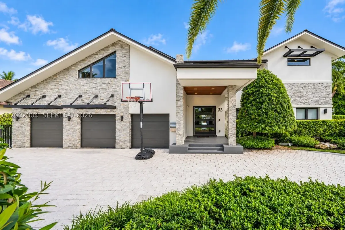33 Pelican Dr, Fort Lauderdale: photo 1 of 35