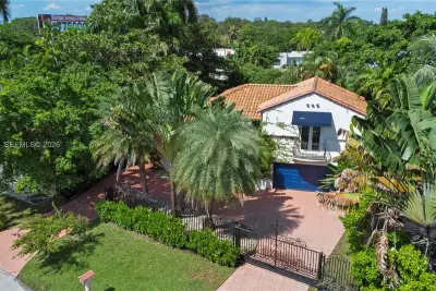 945 NE 78th St, Miami: photo 1 of 44