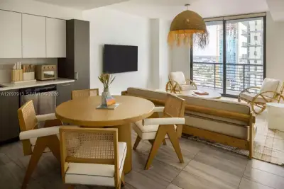 Condo in Miami: photo 1 of 1