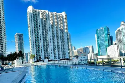 92 SW 3rd St #1908, Miami: photo 1 of 17