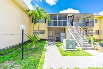15609 SW 73rd Cir Ter #8-5, Miami: photo 1 of 31