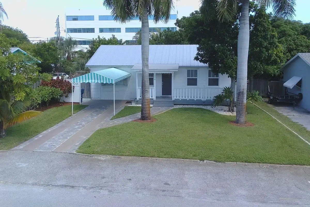 176 E 24th St, Riviera Beach: photo 1 of 17