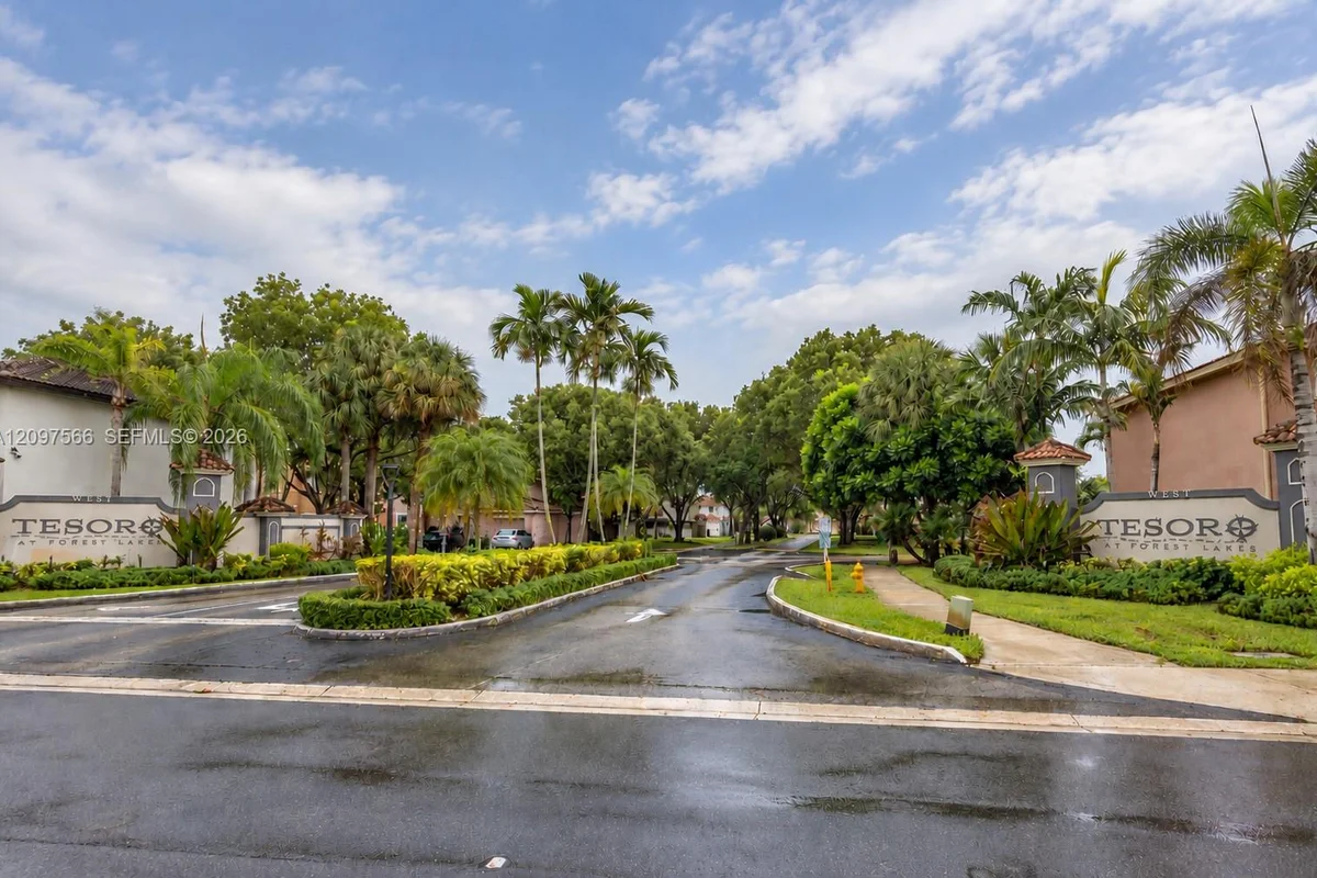 16448 SW 96 Te, Miami: photo 1 of 24