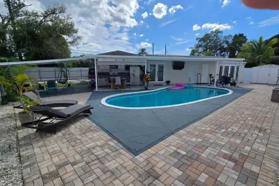 268 Holly Dr, West Palm Beach: photo 1 of 10