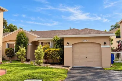 11838 NW 13th St, Pembroke Pines: photo 1 of 23
