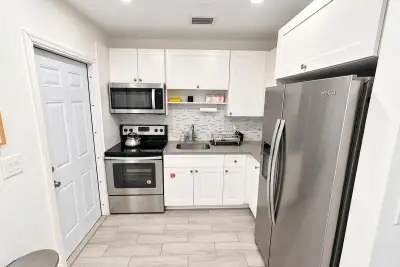 1345 NE 15th St #2, Fort Lauderdale: photo 1 of 7