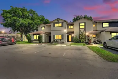 7415 NW 34th St, Lauderhill: photo 1 of 37