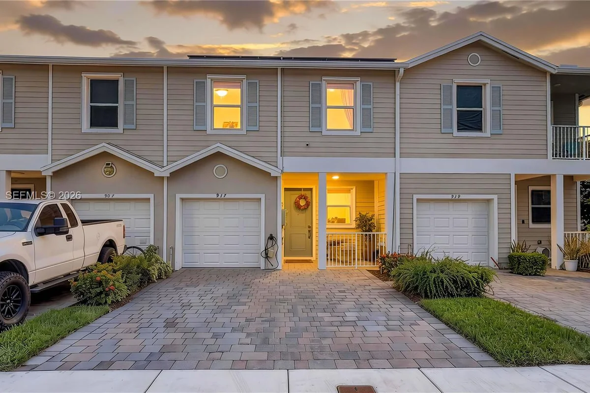 917 SE 17th Ct, Homestead: photo 1 of 27
