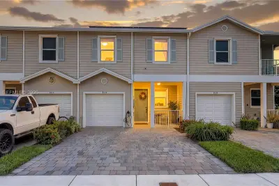 917 SE 17th Ct, Homestead: photo 1 of 27