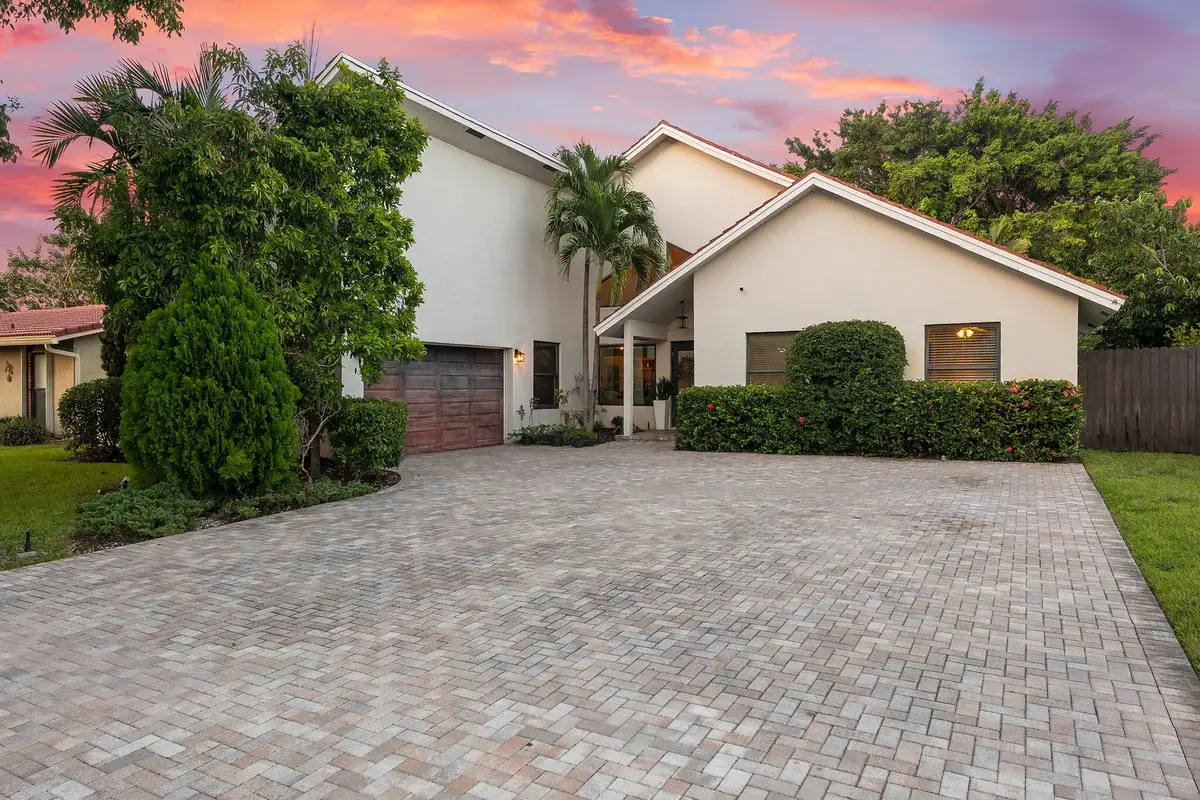 875 NW 83rd Dr, Coral Springs: photo 1 of 40