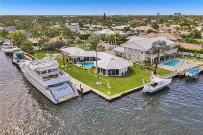 2900 NE 35th St, Fort Lauderdale: photo 1 of 20