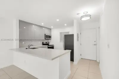 7705 Camino Real #B101, Miami: photo 1 of 33