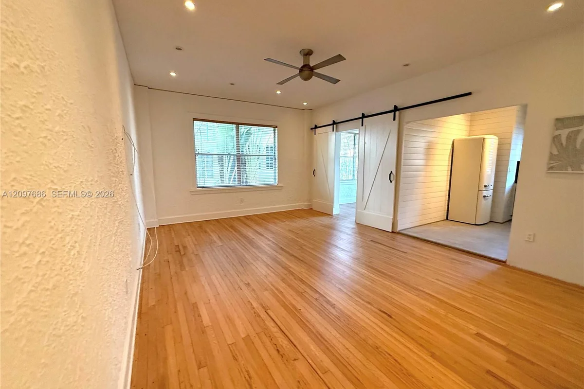 900 16th St #108, Miami Beach: photo 1 of 24