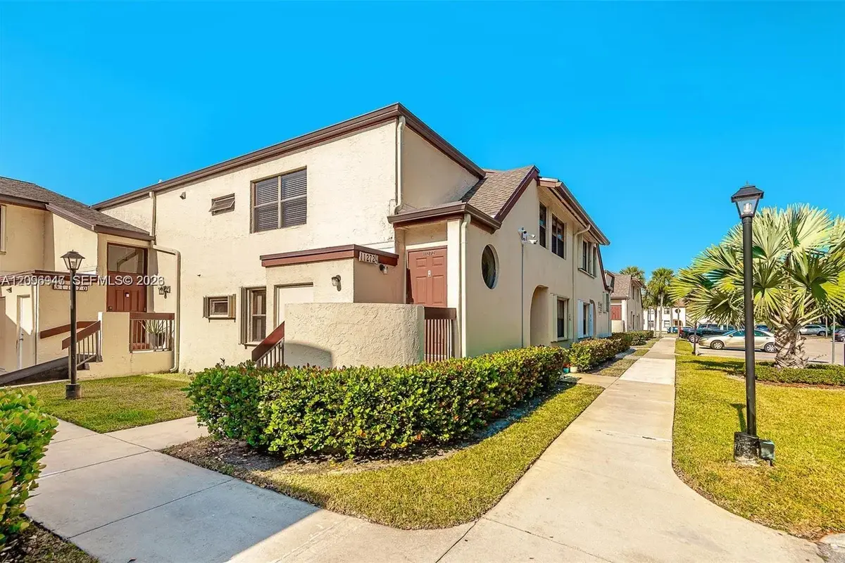 11272 Taft St, Pembroke Pines: photo 1 of 17