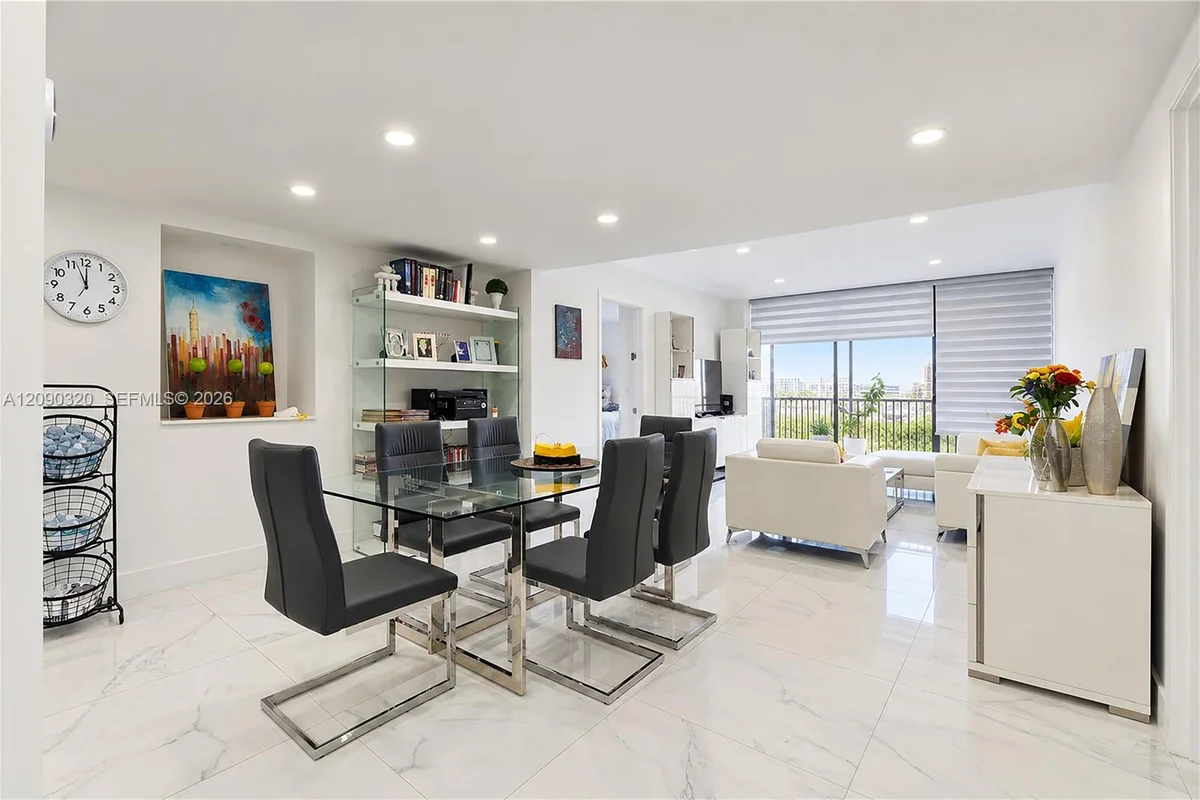 20301 W Country Club Dr #930, Aventura: photo 1 of 23