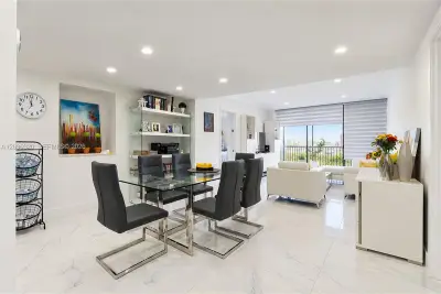 20301 W Country Club Dr #930, Aventura: photo 1 of 23