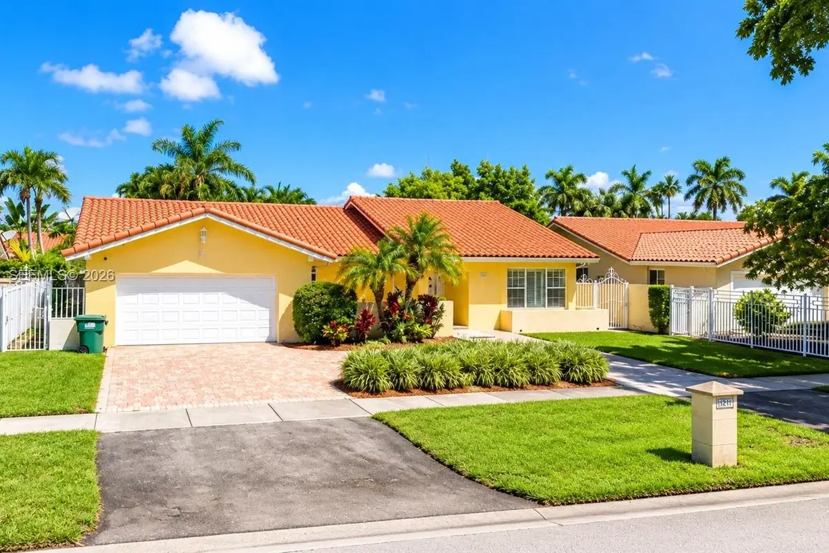 13211 SW 2nd St, Miami: photo 1 of 40
