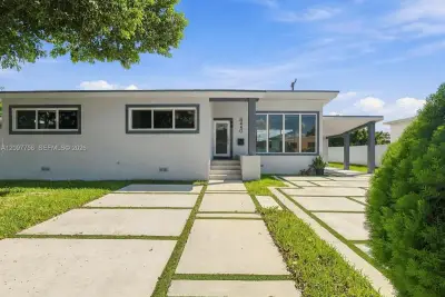 8440 SW 34th Ter, Miami: photo 1 of 86