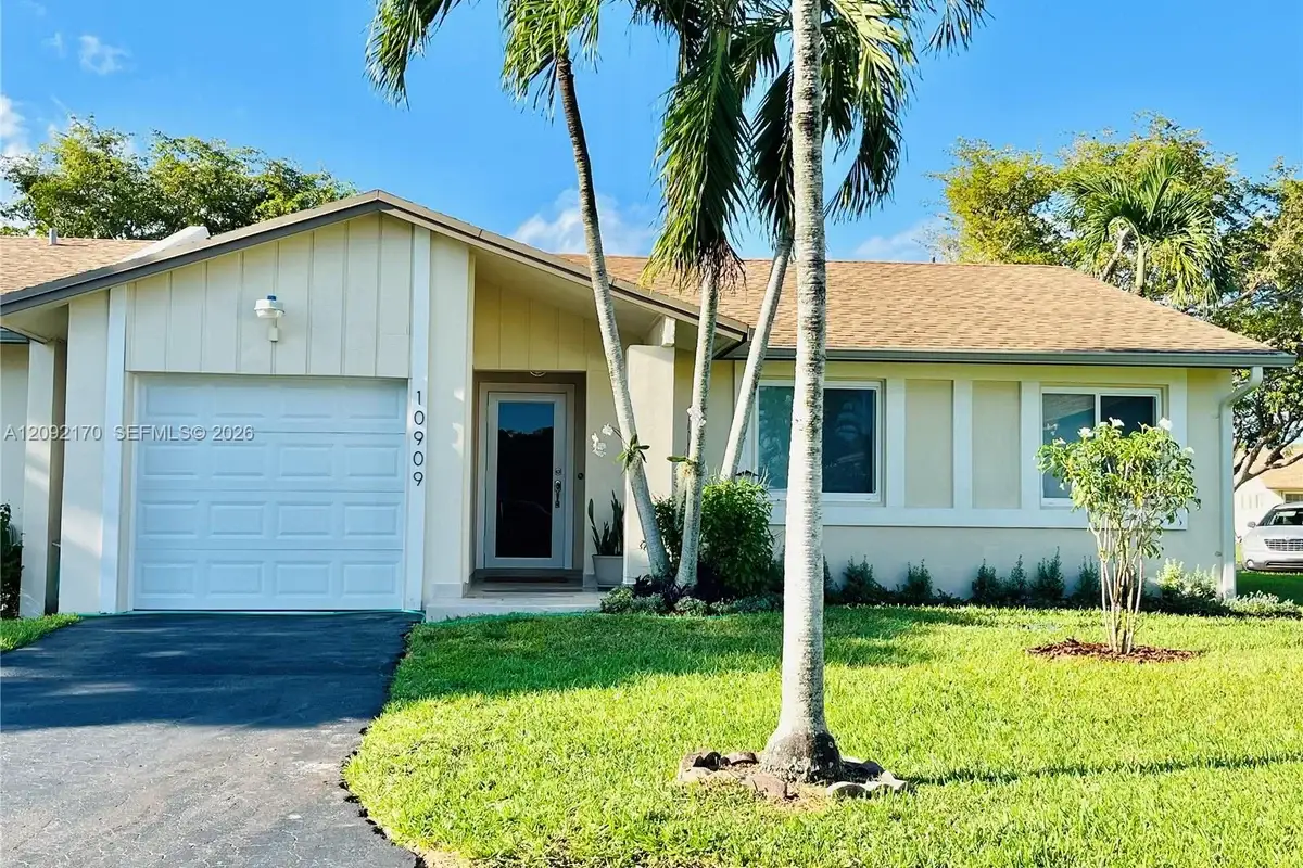 10909 SW 117th Pl, Miami: photo 1 of 43