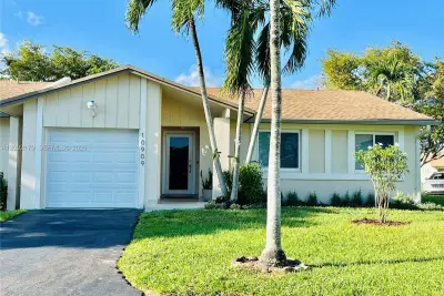 10909 SW 117th Pl, Miami: photo 1 of 43
