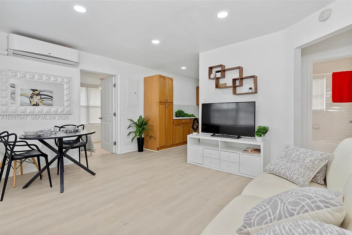 6103 Monroe St, Hollywood: photo 1 of 36