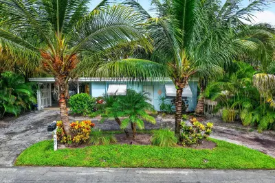 402 SE 1st St SE, Boynton Beach: photo 1 of 32
