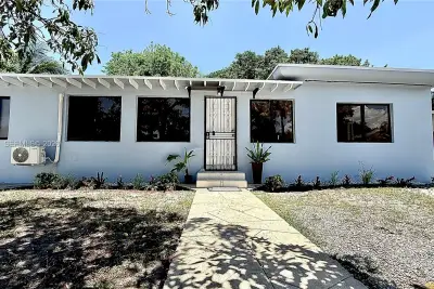 1352 NW 112th Ter #2, Miami: photo 1 of 5